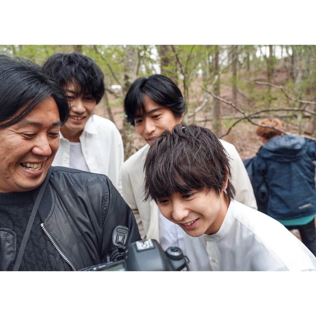 須賀健太のインスタグラム：「『Sunshine』のMVがもうすぐ1万再生いきそうだよー！😳 みんな！見てくれたらうれしいよー！😳  また3人で曲作りたいと思ってしまってる今日この頃。笑  #さんたなぴくと」