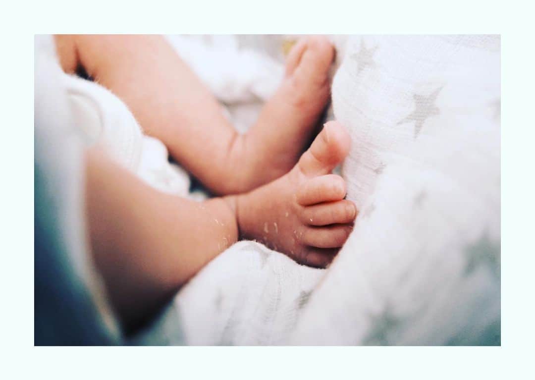 高橋万里恵のインスタグラム：「* 私事で恐縮ですが先日第一子を出産致しました✨母子ともに健康です^ ^ 妊娠中から本当にたくさんの方に支えられ、 感謝の気持ちでいっぱいです。　 初めての育児に戸惑う事も多いですが、愛おしい存在に出会えた事に日々感動しています。 今後ともあたたかく見守って頂けると幸いです😊 .」