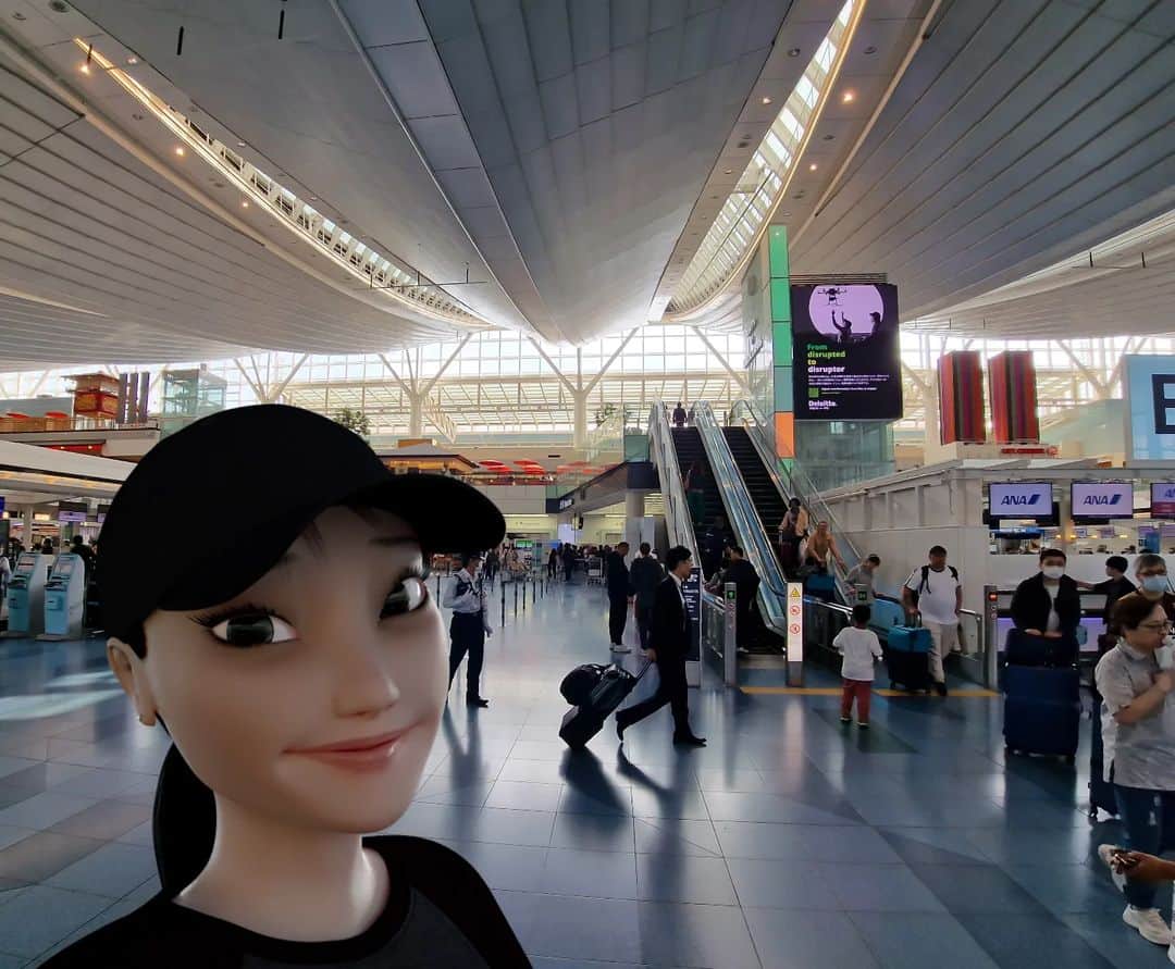 Ami Yamato（ヤマトアミ）のインスタグラム：「Farewell Tokyo. Long flight ahead. 🇯🇵-->🇬🇧 Wish me luck in getting an empty seat next to me! 💺🤞🏻 . . #HanedaAirport #Tokyo #Japan」