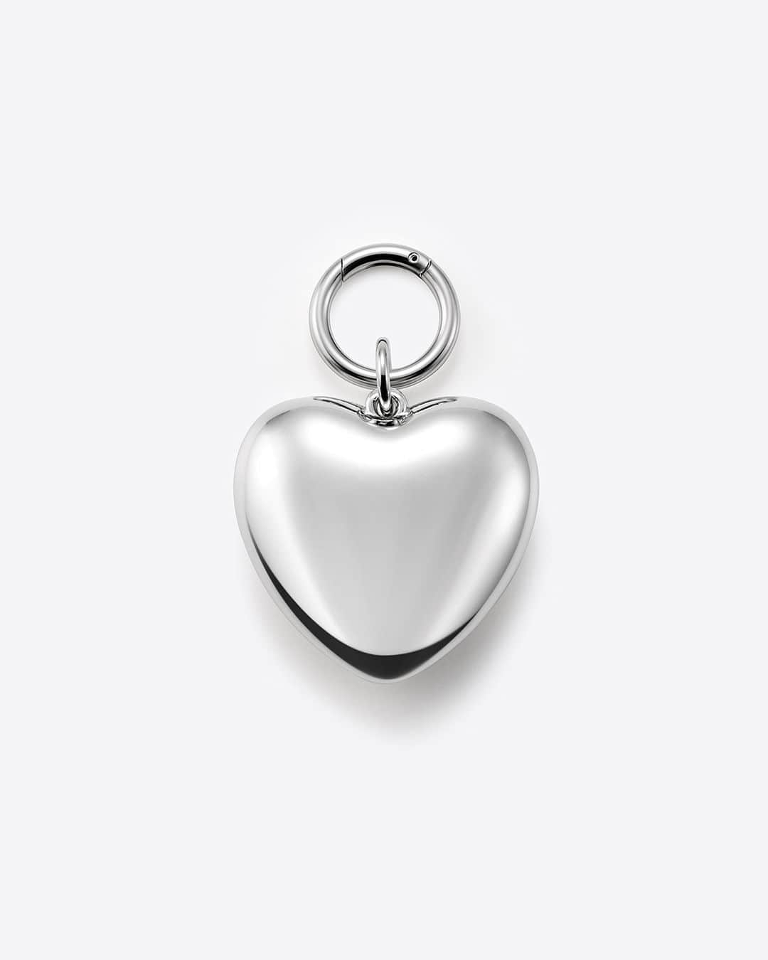 マンデーエディションさんのインスタグラム写真 - (マンデーエディションInstagram)「[Giant heart keyring]  🩶Best Selling🩶」6月5日 13時18分 - mondayeditionseoul