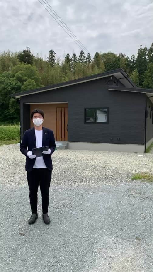 homelife 夢を叶える暮らし方のインスタグラム：「兵庫県小野市の完成住宅をご紹介！  今回はグレーと木目を基調にした平屋住宅です。 間取りはもちろん、細かいところまでお施主様のこだわりが詰まったお家ができました！」
