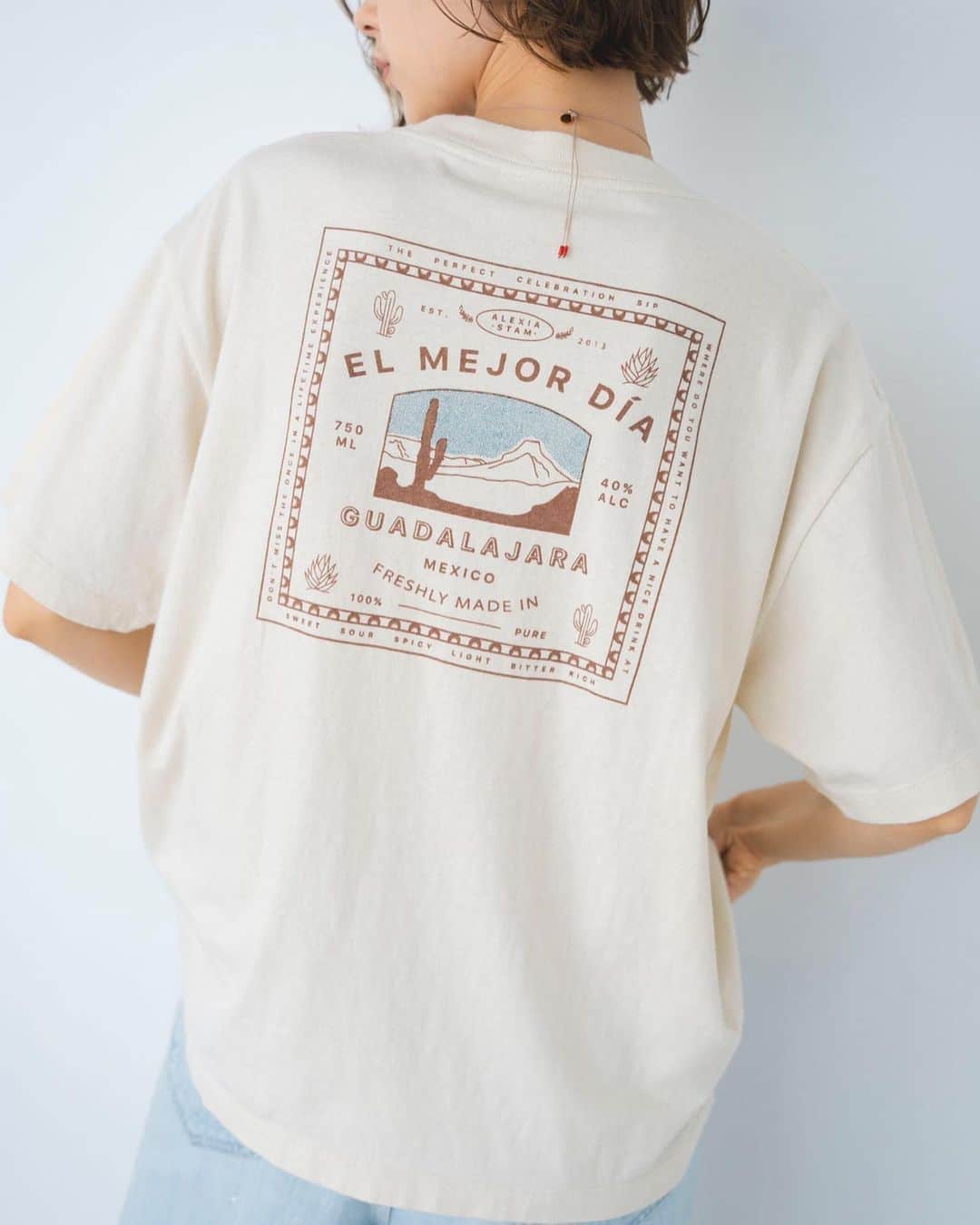 ALEXIA STAMさんのインスタグラム写真 - (ALEXIA STAMInstagram)「ㅤㅤㅤㅤㅤㅤㅤㅤ  23 Spring Summer Collection 6/9(Fri)19:00〜On Sale. ________________________________  ✔︎ Mexican Tequila Label Graphic Tee Color : Off White , Light Beige Size : F Price : ¥5,720 (税込)  #alexiastam」6月5日 13時41分 - alexiastam_official