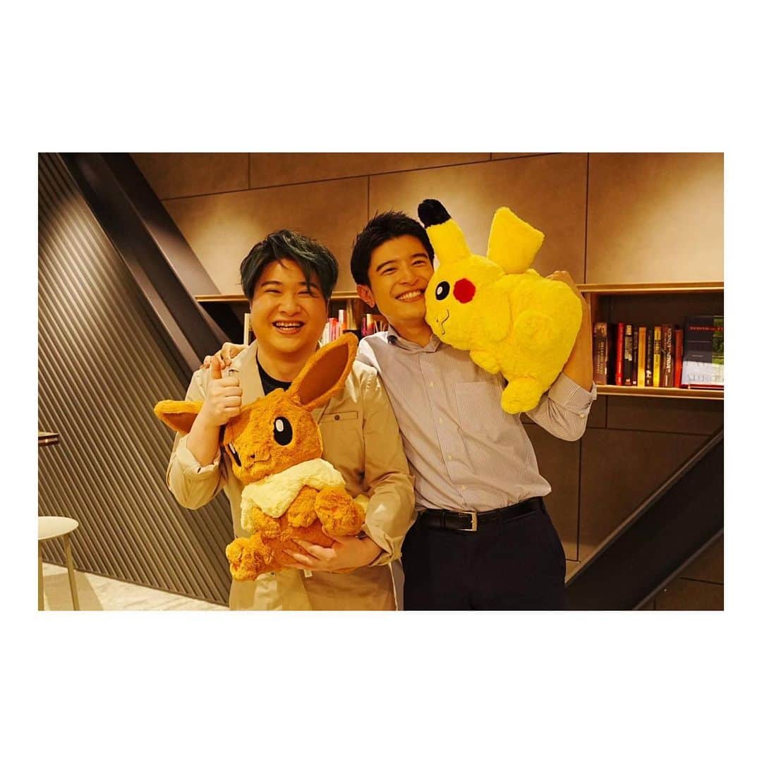 篠原光のインスタグラム：「. ポケモンユナイト甲子園地区予選！ 開成vs聖光とか、本当にレベル高くて熱い試合多くて大興奮でした！ インタビューも感動しました。  全国大会は8/6！ 選手たちに会えるの楽しみだ！  #母校の #海城高校の名前もあって #ひそかに応援してました #ウミシロ海底譚 #っていう名前も #ボカロオタの僕には刺さって #いい後輩育ってるなと #負けちゃったみたいだけど #まじお疲れ！」