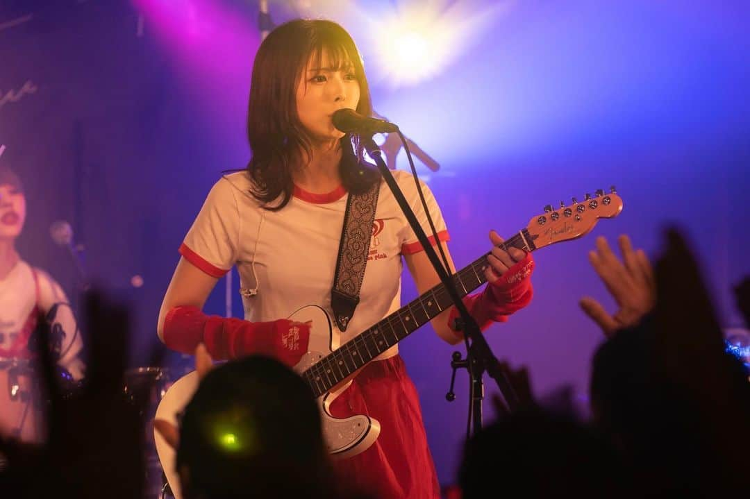 森脇加奈子のインスタグラム：「． ❤️  Faulieu. Presents " RPG " ep.1 at 渋谷 club CRAWL  photo by @okkytree   #Faulieu  #live #livephotography #guitar #vocal #guitarvocal #ギター女子 #ギターボーカル #guitarist #guitar #telecaster #Fender #Fender女子 #Fenderamerican #rock #rockband #band #girlsband #ガールズバンド#japanese #japanesegirl #photography #tagsforlikes #followme #팔로우미 #tfl」