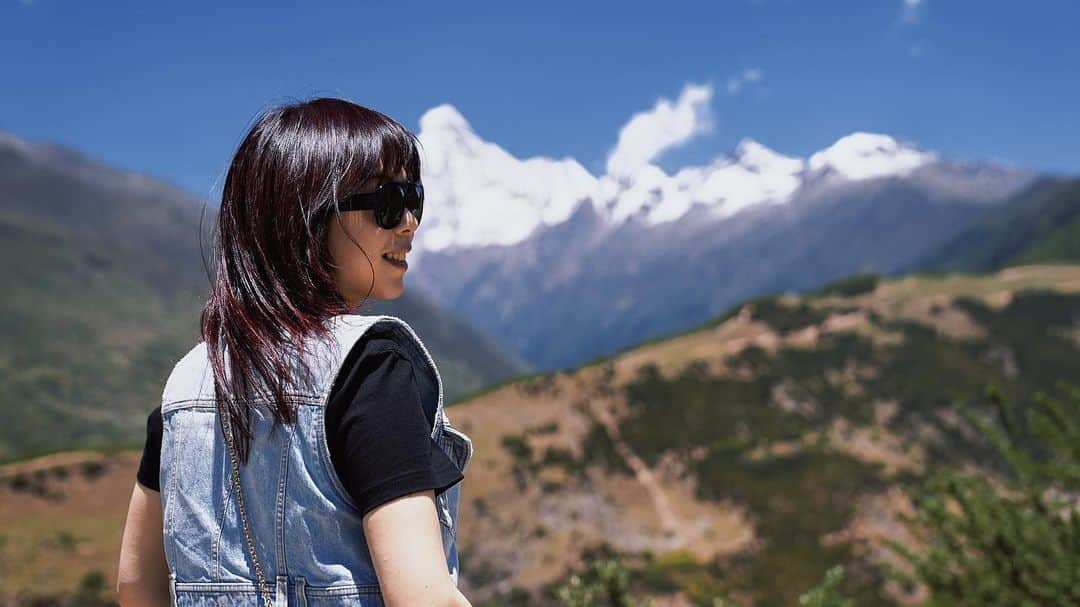 フォン・シャンシャンさんのインスタグラム写真 - (フォン・シャンシャンInstagram)「On the road to the west! Look at the view!! #Sichuan #Tibet #adventure #roadtrip #stillalive #altitudesickness」6月5日 13時54分 - shanshanfeng_golf