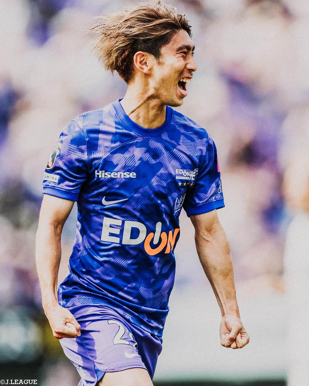 Ｊリーグさんのインスタグラム写真 - (ＪリーグInstagram)「📸𝐉.𝐋𝐄𝐀𝐆𝐔𝐄 𝐏𝐡𝐨𝐭𝐨𝐠𝐫𝐚𝐩𝐡⚽  ∼明治安田生命Ｊ１リーグ第16節∼ 駆けつけてくれたファン・サポーターのために戦う姿を写真で振り返ります👀  #サンフレッチェ広島 #茶島雄介 #横浜Fマリノス #マルコスジュニオール #名古屋グランパス #マテウスカストロ #ガンバ大阪 #三浦弦太 #北海道コンサドーレ札幌 #荒野拓馬 #サガン鳥栖 #長沼洋一 #湘南ベルマーレ #町野修斗 #鹿島アントラーズ #鈴木優磨 #浦和レッズ #アレクサンダーショルツ  #Jリーグ #jleague #サッカー #soccer #football #J30」6月5日 14時01分 - jleaguejp