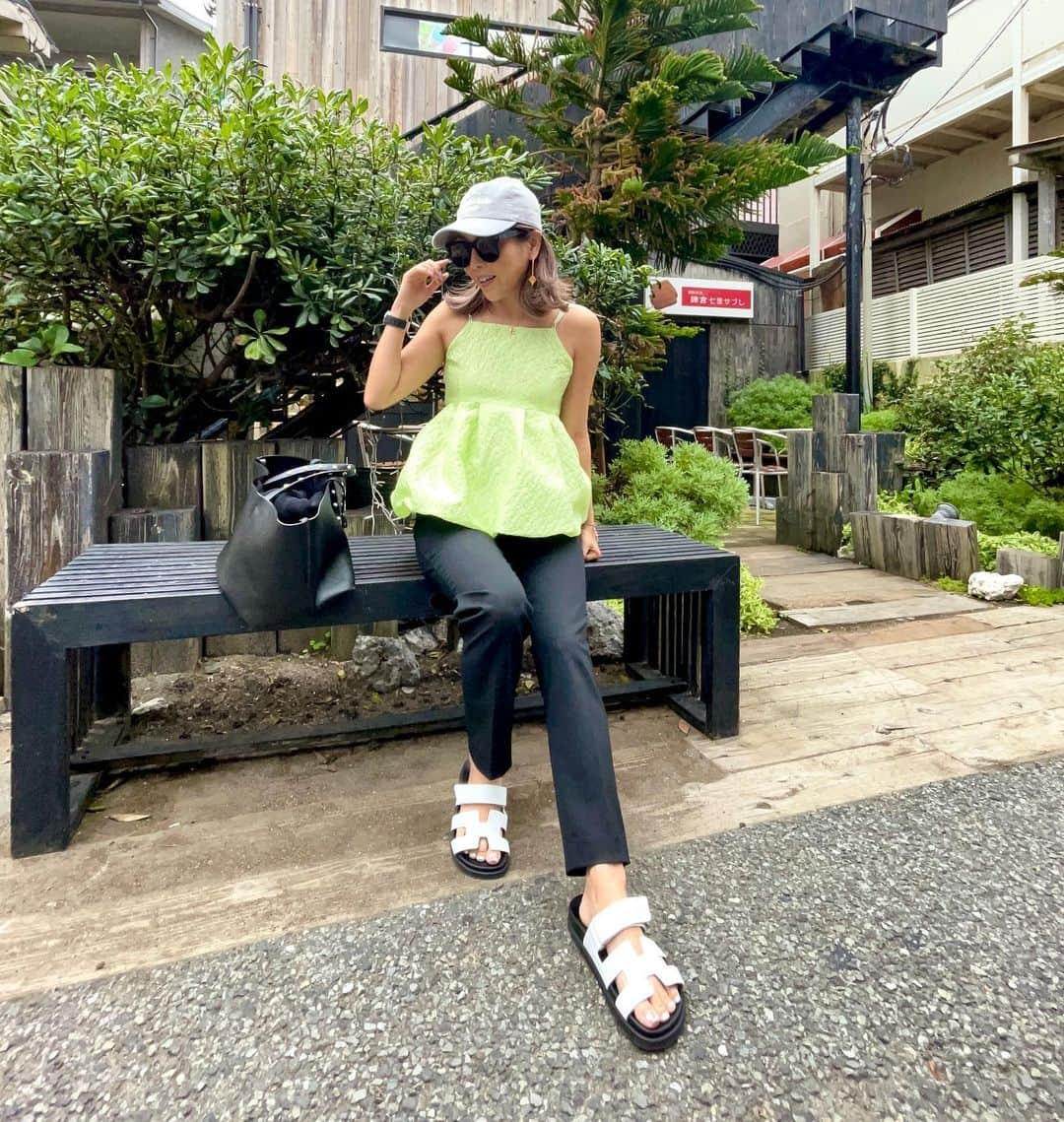 ETSUKOさんのインスタグラム写真 - (ETSUKOInstagram)「ライムグリーンの 可愛いバルーンキャミ💚🎈 グレー🩶キャップ🧢 お　き　に　😆 今年大活躍してくれそう🩶 @cavezarosso  #cavezarosso  pants#UNIQLO bag#celine  sandal#hermes」6月5日 14時09分 - lalanail_etsu