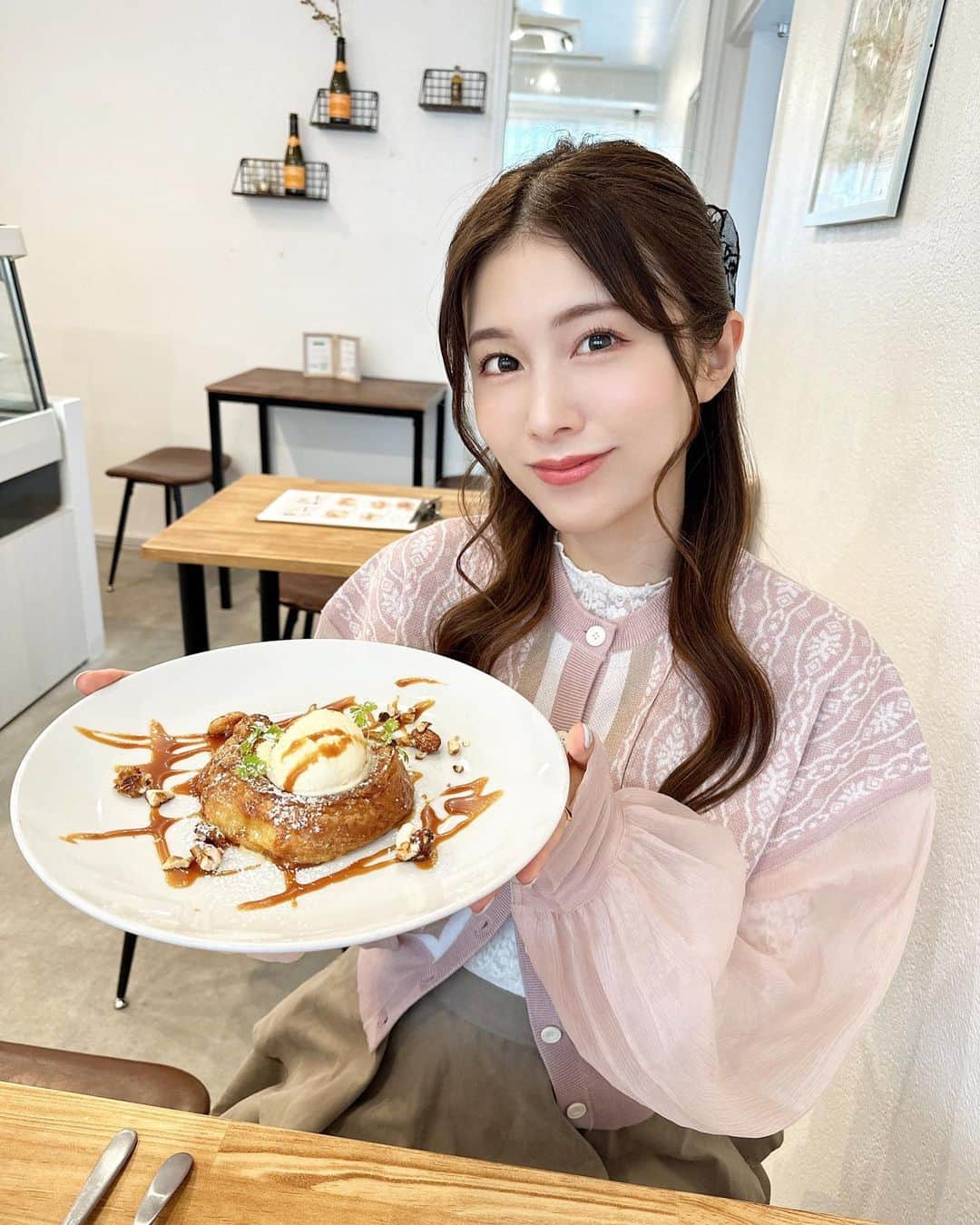 麻衣愛さんのインスタグラム写真 - (麻衣愛Instagram)「. ⋰ ⋱⋰ ⋱⋰ ⋱⋰ ⋱⋰ ⋱⋰ ⋱⋰ ⋱⋰ ⋱⋰ ⋱⋰ ⋱ . . 東中野にあるカフェ 『アッサンブラージュノム』さんで キャラメルフレンチトーストロールと ベリーベリーフレンチトーストロールを いただきました𓌉◯𓇋 ‎ . パンも店内で手作りしてるんだって‪︎‬‪︎꒰ ¨̮ ꒱⸝♡ 柔らかくて美味しすぎてペロリでした♡ . 店員さんも気さくな方で 居心地が良かった♡ . ご馳走様でした!! . . 📍アッサンブラージュ ノム 東京都中野区東中野1-14-26 高山ビル2階 東中野駅から徒歩6.7分 . . ⋱⋰ ⋱⋰ ⋱⋰ ⋱⋰ ⋱⋰ ⋱⋰ ⋱⋰ ⋱⋰ ⋱⋰ ⋱⋰  . PR @assemblage.nom #東中野カフェ #東中野スイーツ #フレンチトーストロール #アッサンブラージュノム #東中野ランチ #instafood #instadaily #instasweets #instafashion」6月5日 14時19分 - maiaiii_0814