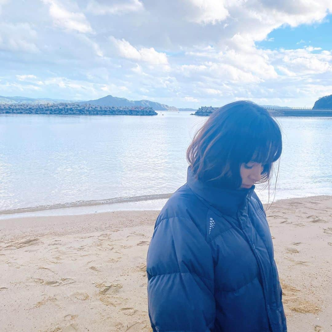 関水渚さんのインスタグラム写真 - (関水渚Instagram)「MGです！ 今日はなぎちゃまの25歳のお誕生日です〜🧡 おめでとう〜！！！🎉🎉  メッセージくださってる皆様ありがとうございます😊  発売中の写真集よりオフショットです📷🌟  #シガテラ #なぎさ日和 #もよろしくお願いします‼️」6月5日 14時24分 - nagisa_sekimizu