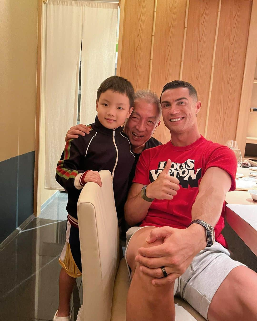 キム・イムさんのインスタグラム写真 - (キム・イムInstagram)「Mega men with the biggest hearts 🖤 @cristiano」6月5日 14時53分 - kimlimhl