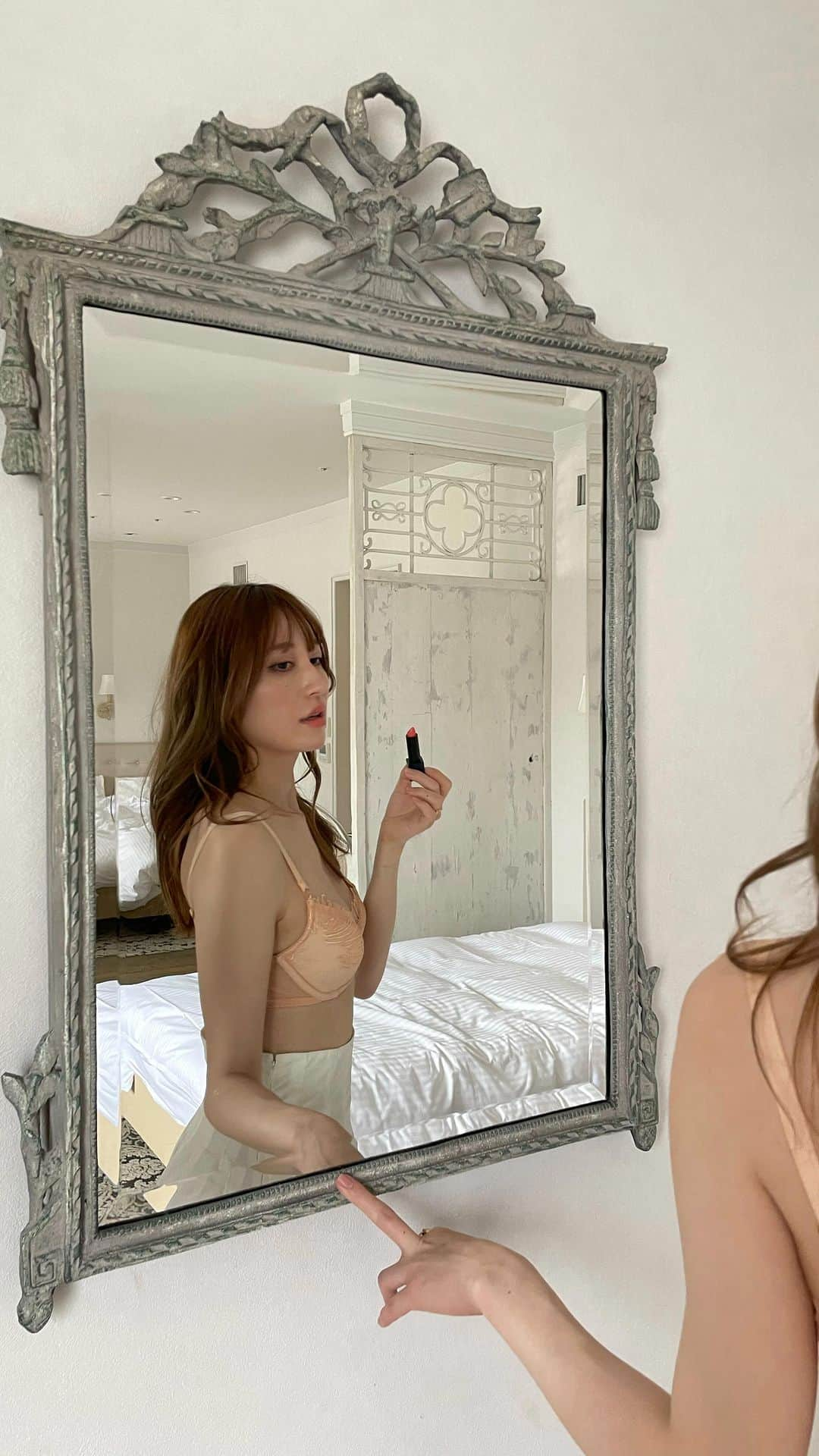 Tomomi Teradaのインスタグラム：「Getting Ready🫦  Lingerie @shellydetiti  Lip @didion_beauty  Pants @libjoie   #shellydetiti #lingerie #ランジェリー」