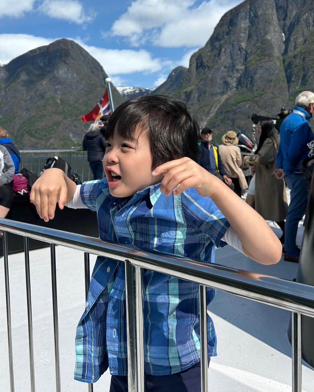中岡由佳さんのインスタグラム写真 - (中岡由佳Instagram)「❇︎ Ryuto is traveling in Norway with his dad. From Oslo to Bergen and fjord tour. He will know the world and be strong🌏 #6y2m  #Norway」6月5日 14時50分 - yuka_nakaoka
