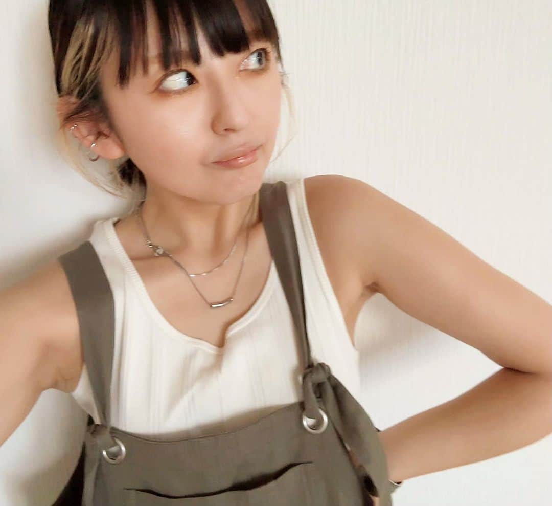 mayumiのインスタグラム：「サロペのはあんまり残してなかったので 記念に置いときます☑️ . . inner #uniqlo salopette @kumika_iiio2 ちゃんのコラボのやつ sunglasses #blanc  . . *」
