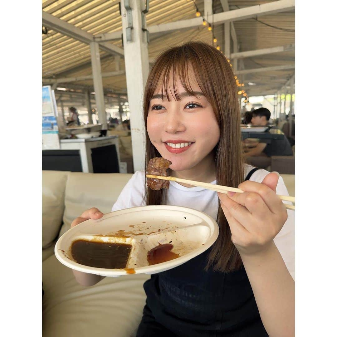 多田愛佳さんのインスタグラム写真 - (多田愛佳Instagram)「お肉が美味しすぎて幸❤️‍🔥 虫も鳩も少なくて快適に穏やかにBBQできたのがなによりよかった！笑 . 最後の写真はボス👶🏻（上司）に「鰹節も持って撮った方がいい」と言われたので意味わかんなかったけど←とりあえず撮ってもらったら盛れたので載せておきます😂 . インスタの写真を撮ってくれる優しい世界線最高ー！！ でもこれも見られてると思うと恥ずかしいwww」6月5日 15時07分 - lovetannnnnn