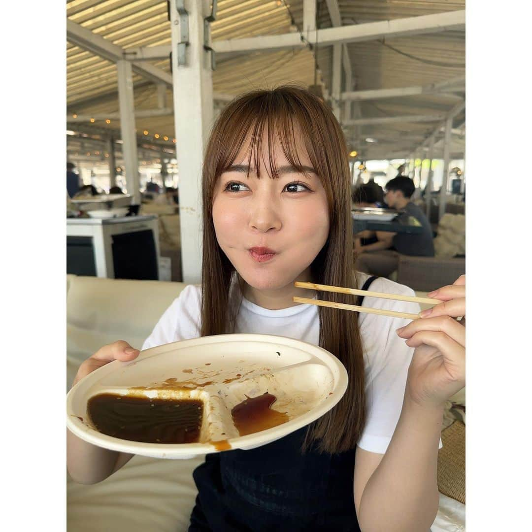 多田愛佳さんのインスタグラム写真 - (多田愛佳Instagram)「お肉が美味しすぎて幸❤️‍🔥 虫も鳩も少なくて快適に穏やかにBBQできたのがなによりよかった！笑 . 最後の写真はボス👶🏻（上司）に「鰹節も持って撮った方がいい」と言われたので意味わかんなかったけど←とりあえず撮ってもらったら盛れたので載せておきます😂 . インスタの写真を撮ってくれる優しい世界線最高ー！！ でもこれも見られてると思うと恥ずかしいwww」6月5日 15時07分 - lovetannnnnn