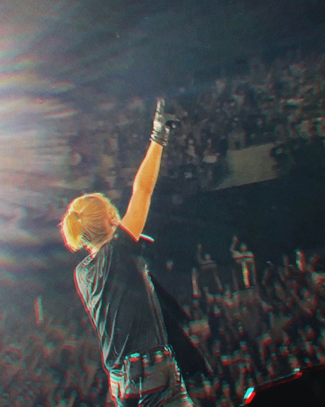 SKY-HIのインスタグラム：「SKY-HI ARENA TOUR 2023 ｰBOSSDOMｰ  6/17(土),18(日) 大阪城ホール公演  🎟チケット追加販売スタート！ リンク🔗はstoriesから  収録用機材席を解放し、約1000席を追加でご用意いたしました。 迷っている方！！！ お早めの確保をおすすめします🔥🔥🔥  ※両公演ともに紙チケットのみ受付中です。  6.17(土) 大阪城ホール　 OPEN 16:30／START 18:00 Opening Act：edhiii boi   6.18(日) 大阪城ホール　 OPEN 15:30／START 17:00 Opening Act：RUI 、TAIKI、KANON  Ticket：一般指定席 9,900円（税込） ※3歳以上チケット必要。3歳未満のお子様は大人1名につき1名まで膝上に限り無料（座席が必要な場合は要チケット）  #SKYHI #BOSSDOM」