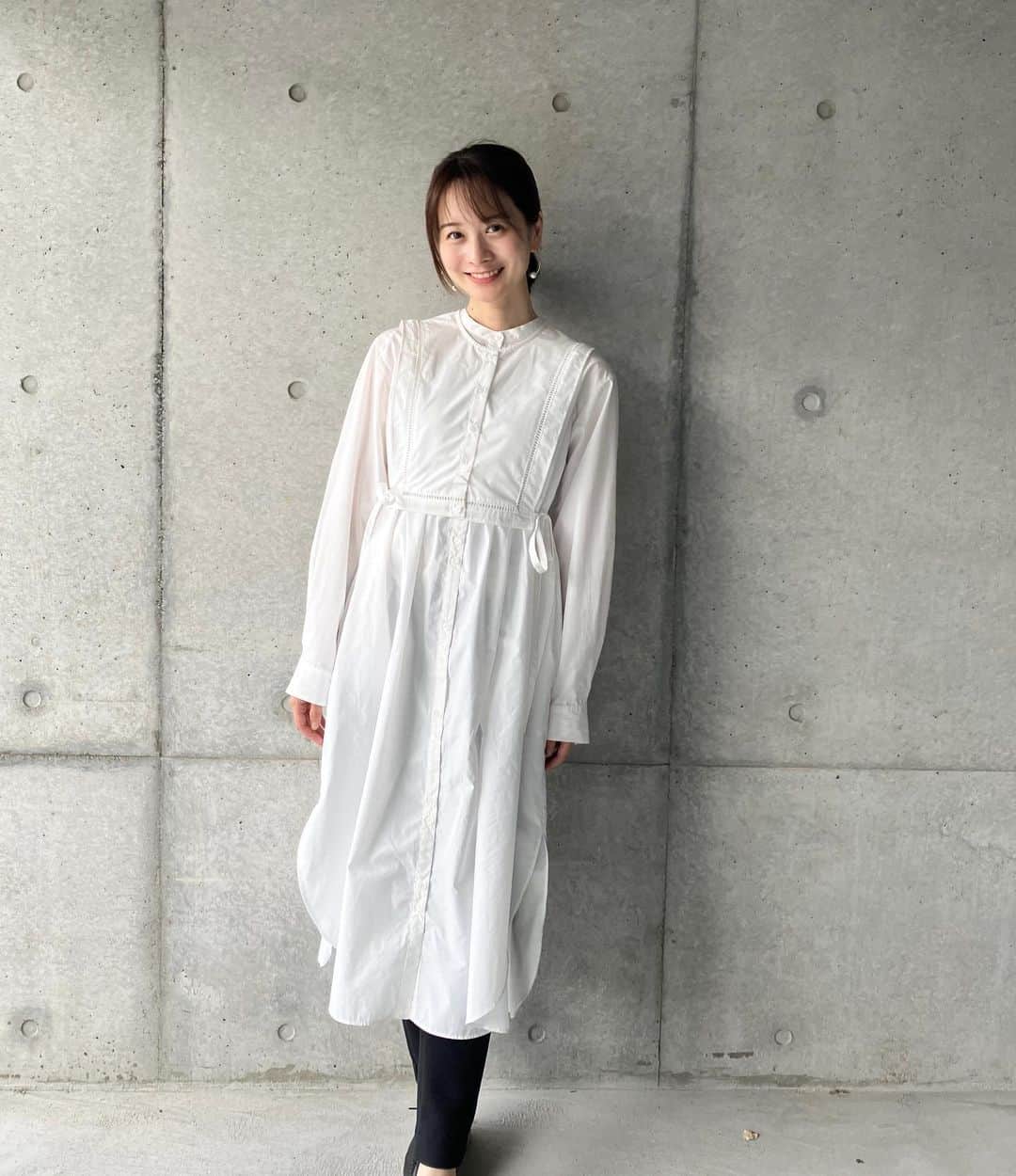 高見侑里さんのインスタグラム写真 - (高見侑里Instagram)「◡̈♥︎ 昨日は衣装のピアスやパンプスにソダシカラーの白を入れて応援していましたが（スタイリストさん、ありがとうございました✨）、私服も白の気分でした🤍  今週もよろしくお願いいたします☺️ * シャツ…#cawaii パンツ…#muta」6月5日 15時21分 - yuri_takami_official