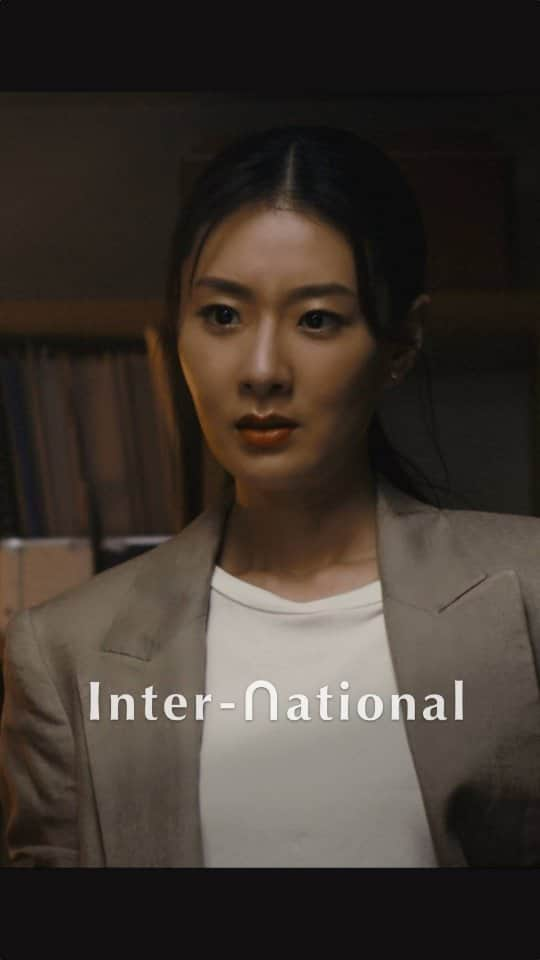 玄里のインスタグラム：「Inter-national (2023) is a proof-of-concept showcasing the diversity of Japan-based actors. Starring Hyunri Lee @hyunri__official and TJ Kayama @tjkayama. Directed by Ken Hirama @kenhirama. Produced by Rikiya Takano @ricki2410 and Ko Iwagami @kozilla_official. Written and created by Yuki Matsuzaki @yuki_actor.  「インター・ナショナル」（2023年） 国と国の「はざま」で生きる人たちと、「はざま」で漂流してしまった人たちの物語。出演: 玄理 @hyunri__official, TJカヤマ @tjkayama  Director: Ken Hirama @kenhirama Writer: Yuki Matsuzaki @yuki_actor Producers: Yuki Matsuzaki @yuki_actor, Rikiya Takano @ricki2410 Exec Producer: Ko Iwagami @kozilla_official, Hyunri Lee @hyunri__official DP: Asumi Sako @asumidori 1st AC: Anthony Rilocapro @gucci.lunch Editor: Ken Hirama @kenhirama Music: Ken Rangkuty @keenhouse  Casting: Ko Iwagami @kozilla_official Sound: Rin Takada @rtkd Sound Editor: Hajime Takagi Gaffer: Yoshitaka Shimamura yoshitaka_shimamura Best Boy: Jingo Shimizu Script Supervisor: Kenneth Pulgar-Vidal @kennethpulgarvidal, Rina Hoshino @officialrinahoshino Production Designer: Taiyo Nobata @taiyo_nobata HMU: Tsubasa Kase @tubasakase  Eng. Dialogue Coach: Tomo Kawaguchi @tomo_kawaguchi_123, Yuki Matsuzaki PA: Keisuke Sakuma @zoo_1ion  Colorist: Koji Yamamoto @koji_yamamoto_cinema」