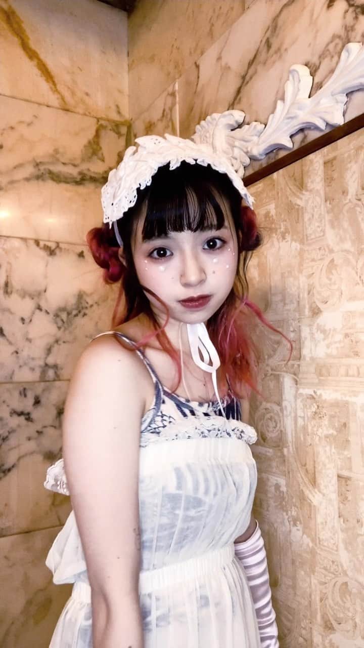 のインスタグラム：「前の恥ずかしくなり消してしまったんだけどせっかく最高スタイリングしてもらったから載せる  お洋服 @_syuko_  ヘアメイク @n_s_hairmake」