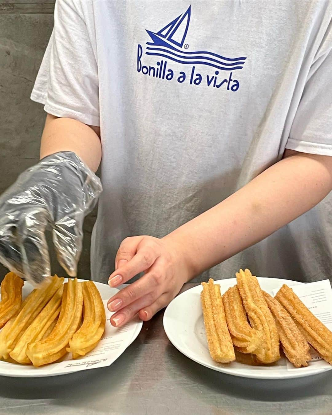 高井香子さんのインスタグラム写真 - (高井香子Instagram)「@bonilla.churros.korea   ジャガイモが入ってるからモチモチチュロス🥔  ワンチャン用チュロスもあってほっこり🐶  来る人来る人、可愛い、オシャレ、な韓国の方ばかりで目の保養になりした。  オーナーさんも素敵な方で流石って感じでした🥹 沢山ご馳走様です！ また行きますっ🫶  #보닐라츄러스  #bonillachurros  #1日1こうこりあさんぽ」6月5日 15時30分 - cocoreacoco