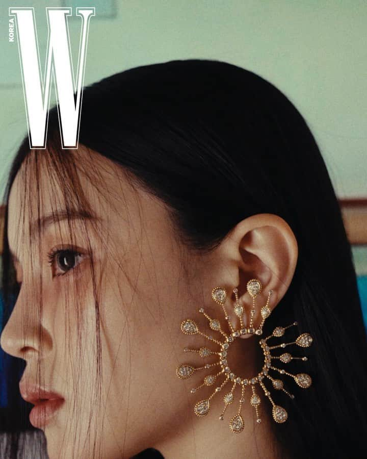 イ・ハイのインスタグラム：「@wkorea @boucheron 🫧」