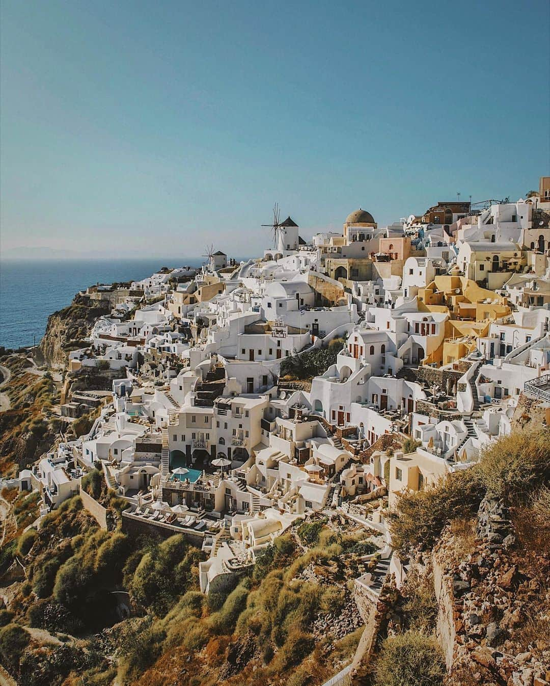 タラ・ミルクティーさんのインスタグラム写真 - (タラ・ミルクティーInstagram)「Distant memories from Greece, exactly six years ago 🇬🇷💭   So happy to be back in this beautiful country after all this time. This time we’ll be exploring Crete, Athens, Rhodes, and Zakynthos. Any tips?   Photo locations: 📍 Oia, Santorini 📍 Blue Palace, Crete 📍 Astarte Suites, Santorini  📍 Seaside Cafe, Mykonos 📍 Seitan Limania, Crete 📍 Oia, Santorini  📍 Vedema, Santorini 📍 Mykonos  📍 Cavo Tagoo, Mykonos 📍 Blue Palace, Crete」6月5日 15時40分 - taramilktea