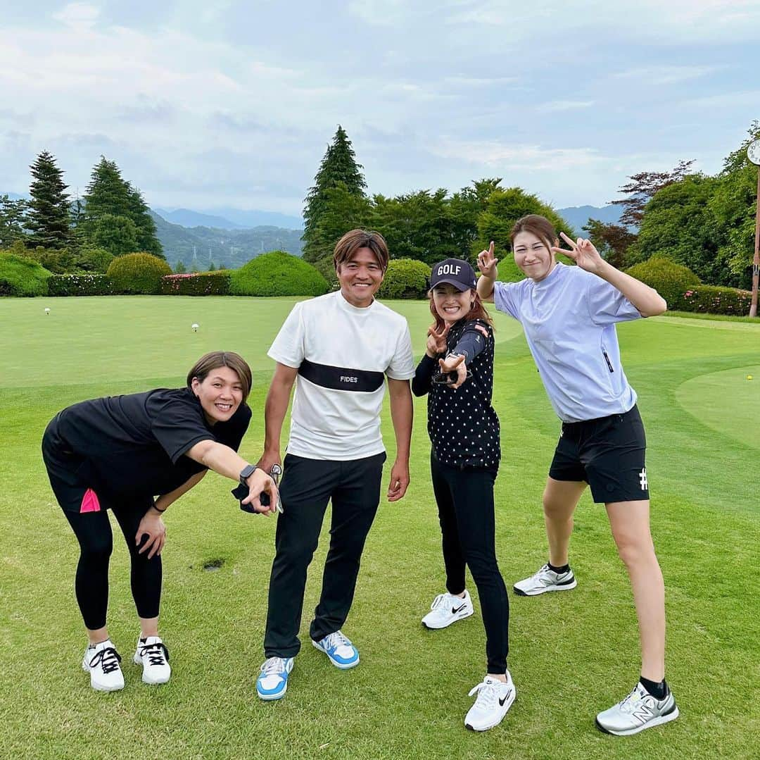 狩野舞子さんのインスタグラム写真 - (狩野舞子Instagram)「・ この前のエンジョイゴルフ⛳️ 私はすでに肋骨痛かったから毎ホールグリーン周りだけ参加💪  サッカー、アルペンスキー、バレーボールっていろんな競技集まってワイワイやるの楽しかったー\( ˆoˆ )/  舞さんも一緒に合唱すれば良かったね🎤？笑 ・ #ゴルフ #golf #noppomaikogolf」6月5日 15時42分 - kanochan715