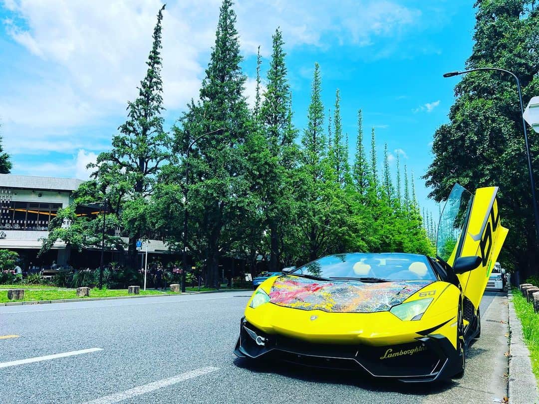 諸星伸一のインスタグラム：「久しぶりの"セラン"  ※今は外苑て言いますねw  #lamborghini #ランボルギーニ #morohoshi #諸星伸一 #fightingstar #ファイティングスター #fsbk #世界最強モロックマ #世界最強諸星一家 #諸星一家 #powercraft  #lexani #lexanijapan #rockford #tokyo #japan  20年前〜からよく来てた場所その②✨」