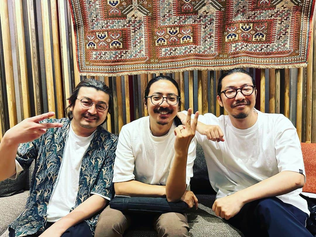 岩崎慧さんのインスタグラム写真 - (岩崎慧Instagram)「本日のレコーディング。 初めましての皆さんでした。作家陣の集い。 あと、なんかみんなパーツが似ている。 左　いわさき 真ん中　小西さん 右　ゆうまさん」6月5日 15時51分 - iwasakikei