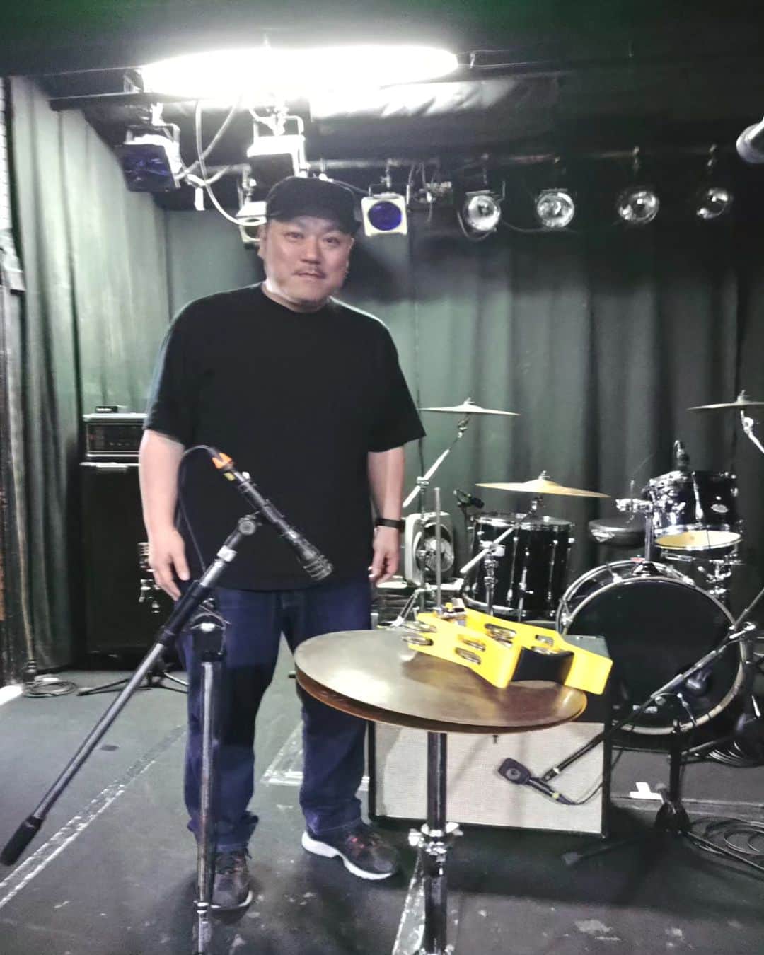 山川のりをのインスタグラム：「今夜は名古屋ハックフィンギターパンダライブです。18時30分/19時、3000円+D/3500円+D。共演はキンジョウマサ樹、Buddhadatta。お近くの方は慎重に会いに来てアイニージュー！」