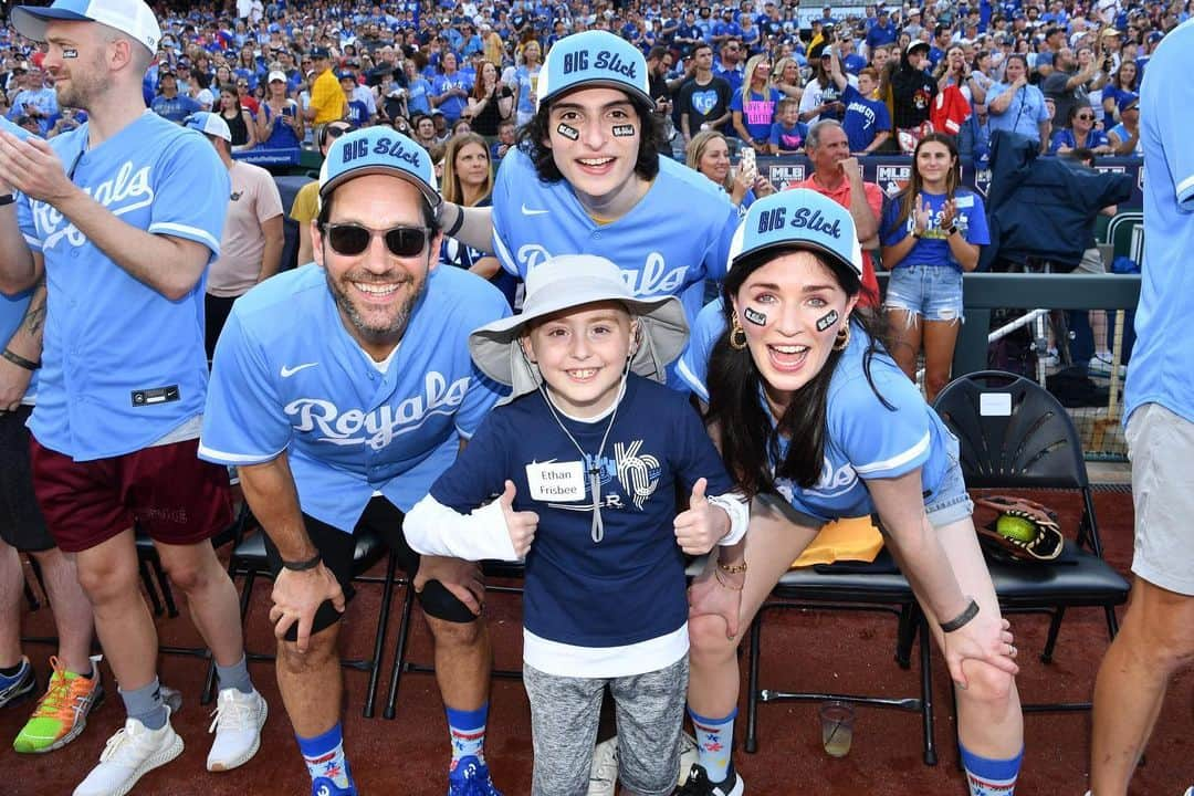 フィン・ヴォルフハルトさんのインスタグラム写真 - (フィン・ヴォルフハルトInstagram)「I got to be apart of this unforgettable weekend. @bigslickkc made $3,524,001 for @childrensmercy !!!」6月5日 16時15分 - finnwolfhardofficial