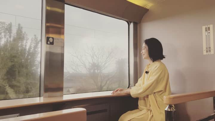 肘井美佳のインスタグラム：「Adventure with the sleeper train was something special… You can watch the whole episode on the official YouTube channel of Half Time Tours!  オンエアをご視聴いただいた方ありがとうございました！ 番組の公式youtubeチャンネルからも見られますので、是非私が旅した寝台特急での道のりをご覧ください。  また、公式HPから私が旅したプランの予約もできますので、興味がある方はそちらも:)  写真をたくさん撮ったので、ちらりほらりUPしてゆきます☆  #sleepertrain #nighttrain #halftimetours #clubtoursm #ハーフタイムツアーズ #サンライズ出雲  #初めての寝台特急 #初めての出雲大社 #初めての特急やくも #旅は初めてが沢山あるのが好き！」