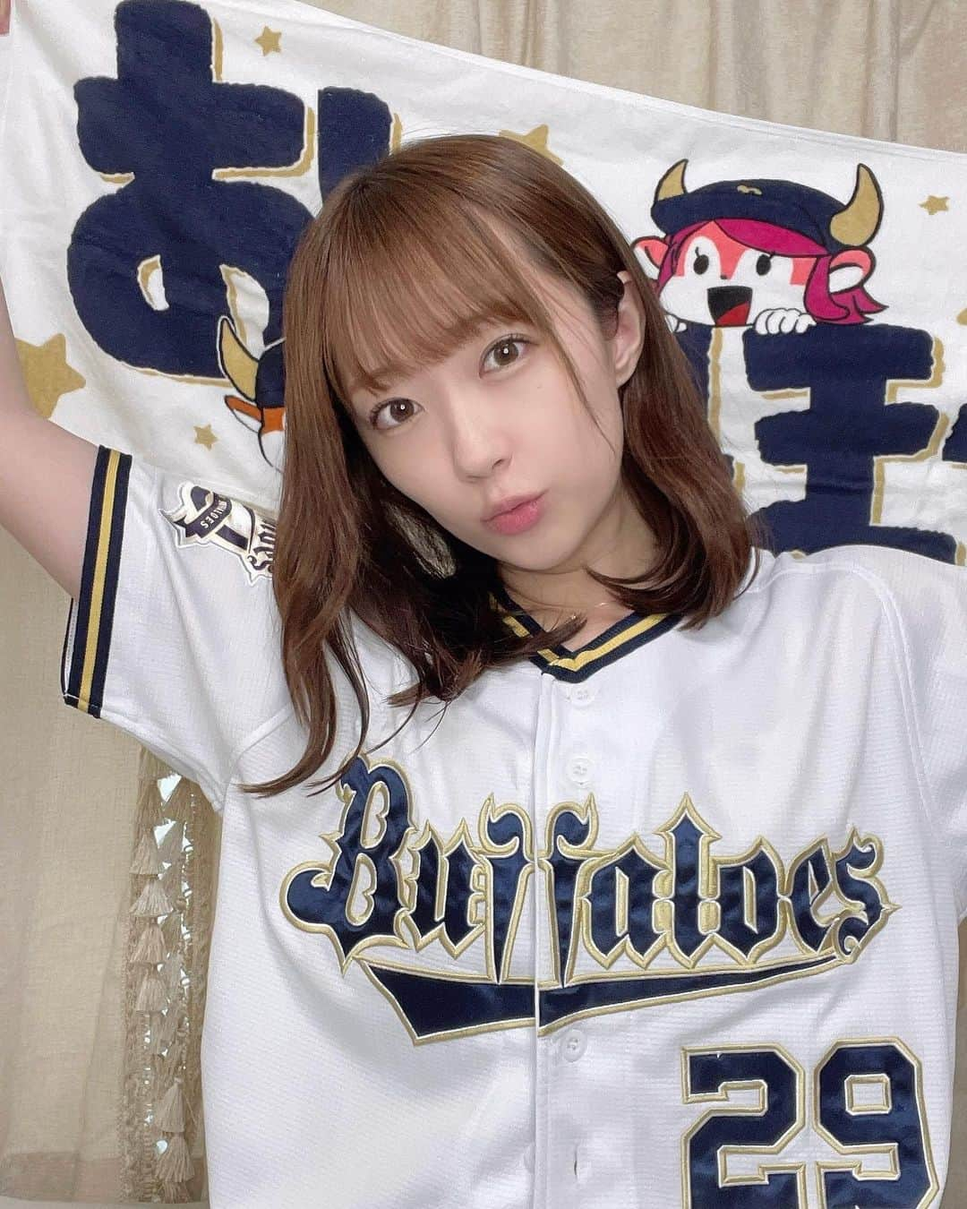 小島まゆみのインスタグラム：「今年購入したブルベルのおりほータオルめちゃ可愛くてお気に入り🥳❤  現地の時持っていきたいタオルが多すぎる😇😇  #Bs2023 #オリ姫 #野球 #野球好き #野球好きな人と繋がりたい #野球すきな人と繋がりたい #野球大好き #野球観戦 #野球女子 #野球部 #野球部 #野球女子と繋がりたい #野球選手 #野球写真 #オリックス好きやねん #ハイクオリティユニフォーム #セパ交流戦2023」