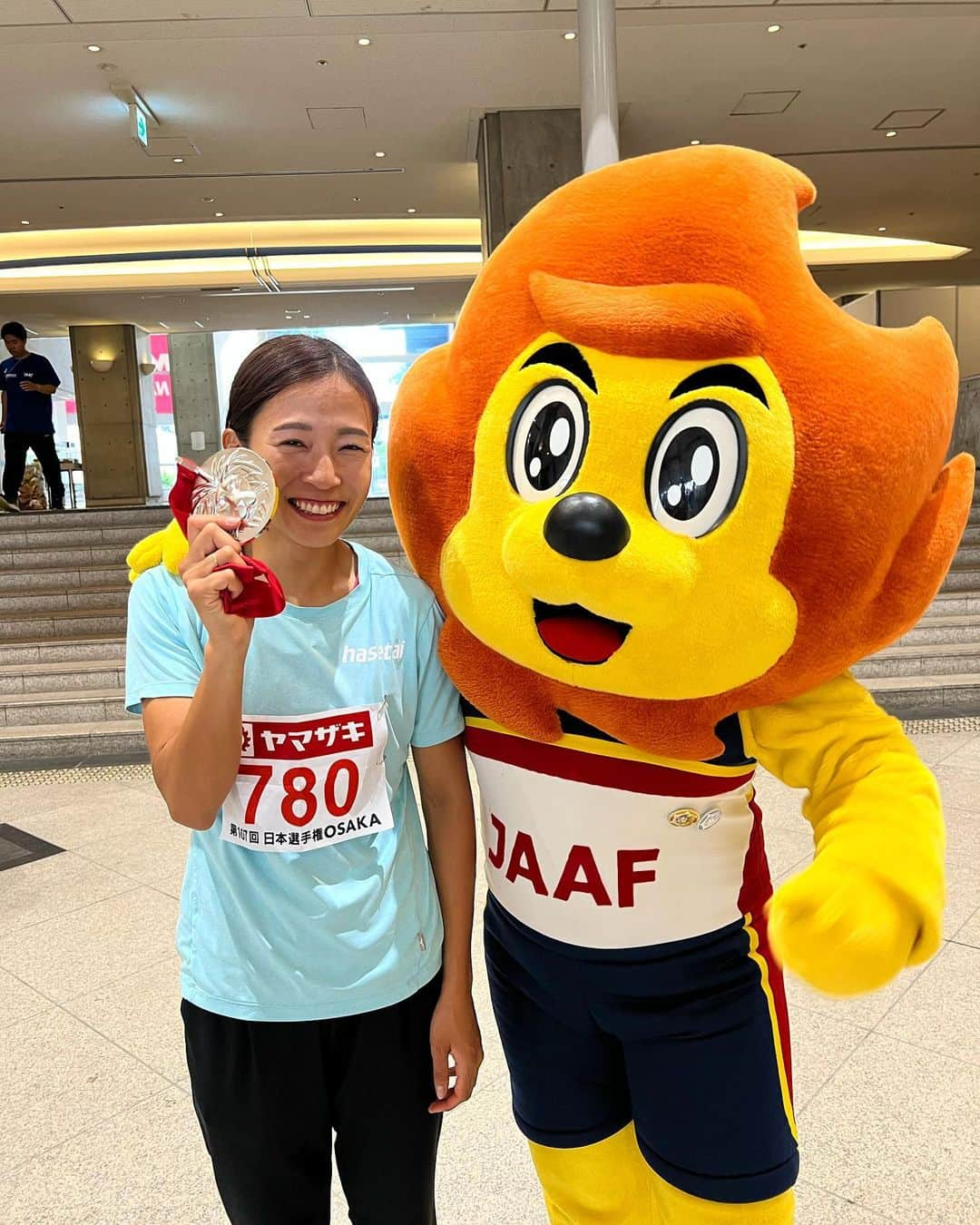 宇都宮絵莉さんのインスタグラム写真 - (宇都宮絵莉Instagram)「🏟日本選手権陸上2023 400mH 56秒65 🥈2th  4年連続4回目の2位。 もちろん4回それぞれで、挑む気持ちも感じることも全く違う銀メダル。どれも宝物です✌️ 沢山の方に力をもらって、久々に、やっと最後までグイグイっと力強く走れたレースでした🏄ここからだ〜！ 引き続き頑張ります！  ありがとうございました🌈」6月5日 16時27分 - eri_utsunomiya