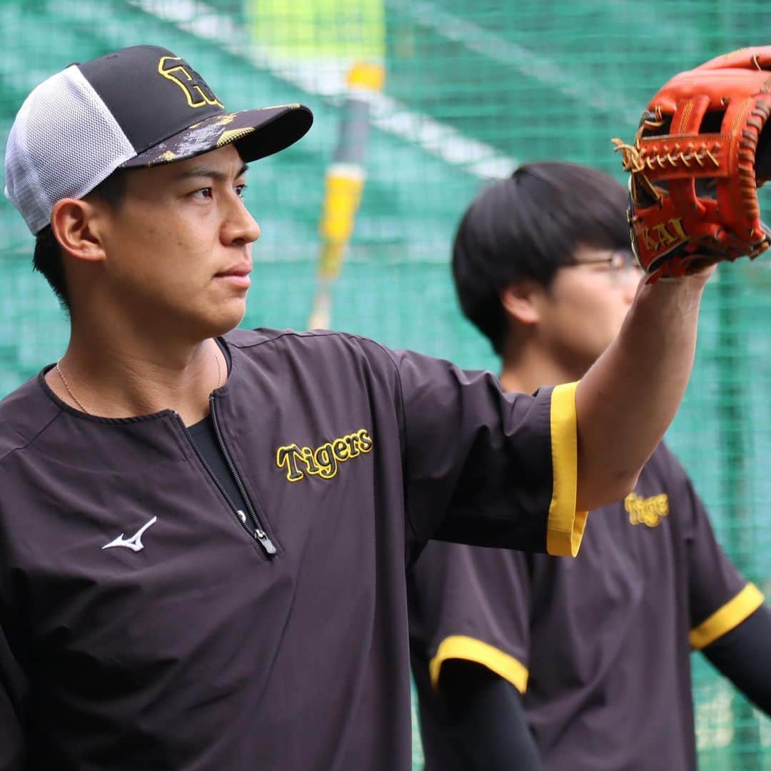 阪神タイガースさんのインスタグラム写真 - (阪神タイガースInstagram)「6月5日ロッテ戦の試合前練習の様子です！ #前川右京 選手 #佐藤輝明 選手 #渡邉諒 選手 #植田海 選手 #森下翔太 選手 #伊藤将司 選手 #西純矢 選手 #島本浩也 選手 #加治屋蓮 選手 #湯浅京己 選手 #阪神タイガース  #日本生命セパ交流戦  #ARE」6月5日 16時29分 - hanshintigers_official