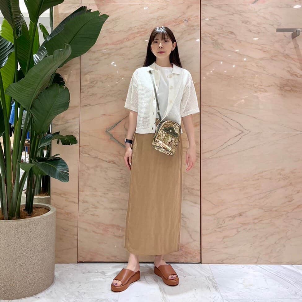 デミルクス ビームス 新宿のインスタグラム：「. 【☀️夏のTシャツstaff styling☀️】  ① Demi-Luxe BEAMS  スムース ノースリーブ プルオーバー No. 64-04-0300-444 ¥8,250(税込) 👩スタッフ大倉 @s_o_1996_   ② Demi-Luxe BEAMS  インレー ボートネックプルオーバー No.	64-04-0051-163 ¥13,200(税込) 👩スタッフ西村  @akkkii_   ③ Demi-Luxe BEAMS タックパフスリーブ プルオーバー No.	64-04-0048-461 ¥11,000(税込) 👩スタッフ山田  @_chrymd_   是非皆様のお買い物のご参考にしてみて下さい✨  #demiluxebeams #demiluxebeams_shinjuku  #デミルクスビームス新宿  #BEAMS #ビームス  #tシャツコーデ #tシャツ」