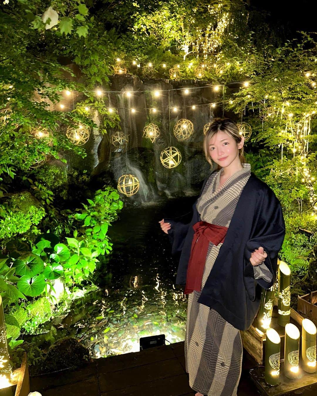 のインスタグラム：「. 先週末の箱根旅♨️  お風呂もサウナも最高だったしお部屋も綺麗で旅の仲間も可愛くて滝がやたらとあってすごく癒されました  3週に1回くらいどっか行きたいな〜 と改めて思いました。  とかなんとか打ち込んでるあいだ中電車で隣の見ず知らずのおばんが一生話し掛けてくるのでとりあえず適当に返事をしていたのですが、たまたま『ここ、三田ですねえ！』と言われて乗り過ごさずに済みました  ありがとう、知らないおばん。 #三田乗り換え #電車むずい #あのおばんは一体なに」