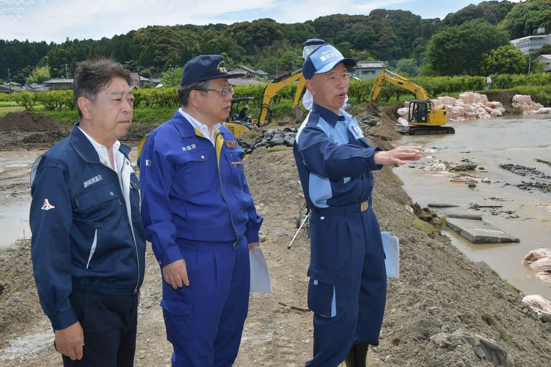 公明党さんのインスタグラム写真 - (公明党Instagram)「.  台風2号と梅雨前線による記録的な大雨によって、 被災されました皆様に心よりお見舞い申し上げます。  公明党は各地で対策本部を設置。  国会議員、市町村議員は、 すぐさま被災地で現地調査を行い、 被害状況を確認しています。  国、県、市が連携し、 復旧への支援を早急に講じてまいります。」6月5日 16時49分 - komei.jp