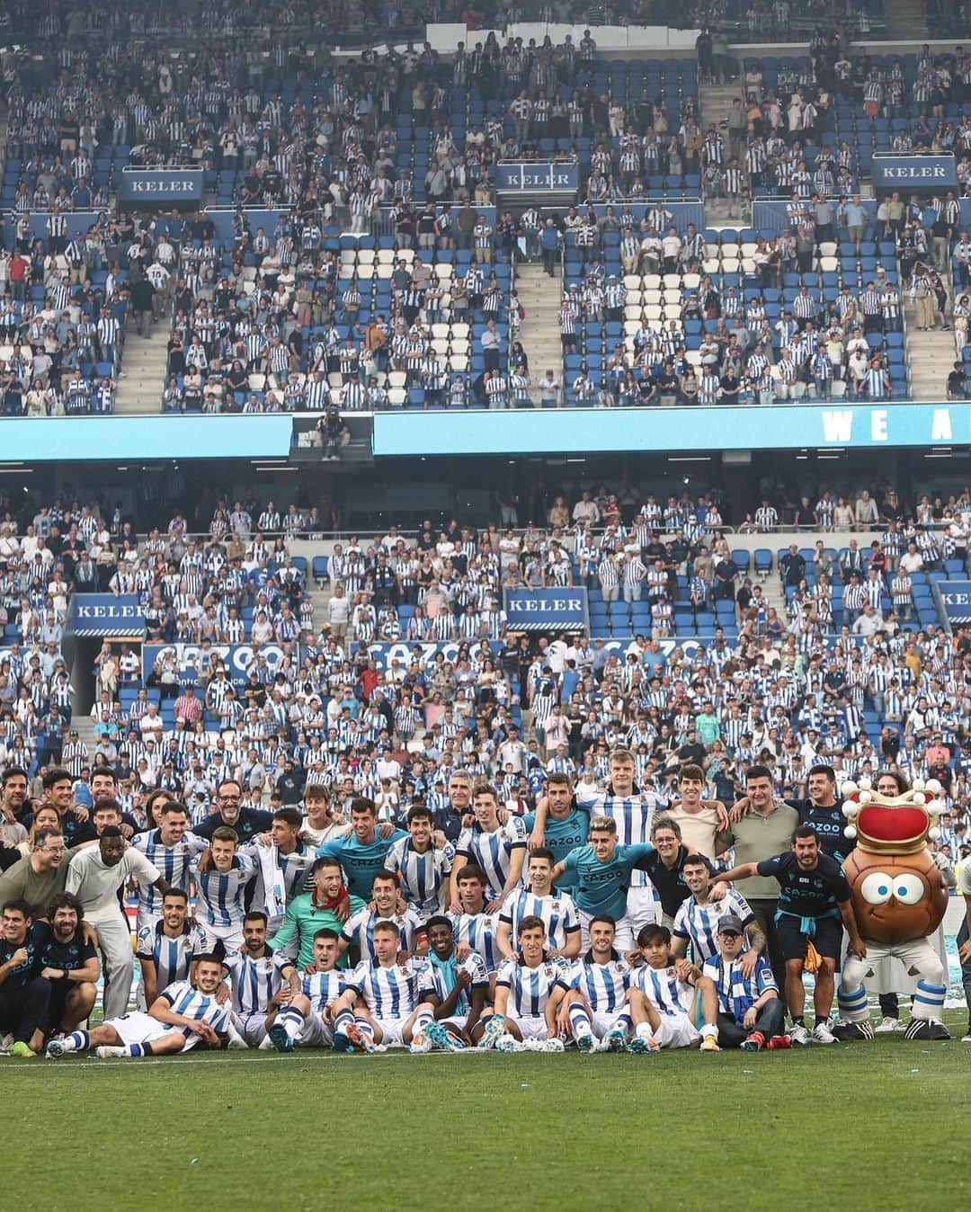 のインスタグラム：「No hay mejor manera de acabar la temporada que con una victoria en casa 🏠❗️❗️ Gracias por el apoyo durante todo el año💙   今シーズンラストゲームをホームで勝利する事が出来て嬉しいです！！ 一年間応援ありがとうございました💙  #realsociedad  #久保建英」