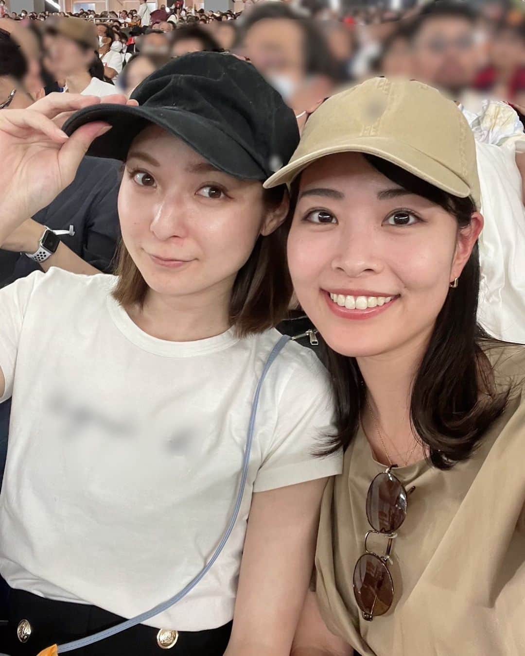 住田紗里のインスタグラム：「友達と交流戦を観戦しました⚾️ 私が甲子園でアルプスリポートを担当した時、その高校の4番として甲子園のグラウンドに立ち、活躍していた選手がホームランを打っていて、 すごく感慨深かったです。  #野球#baseball#野球観戦#⚾️#休日#weekend」