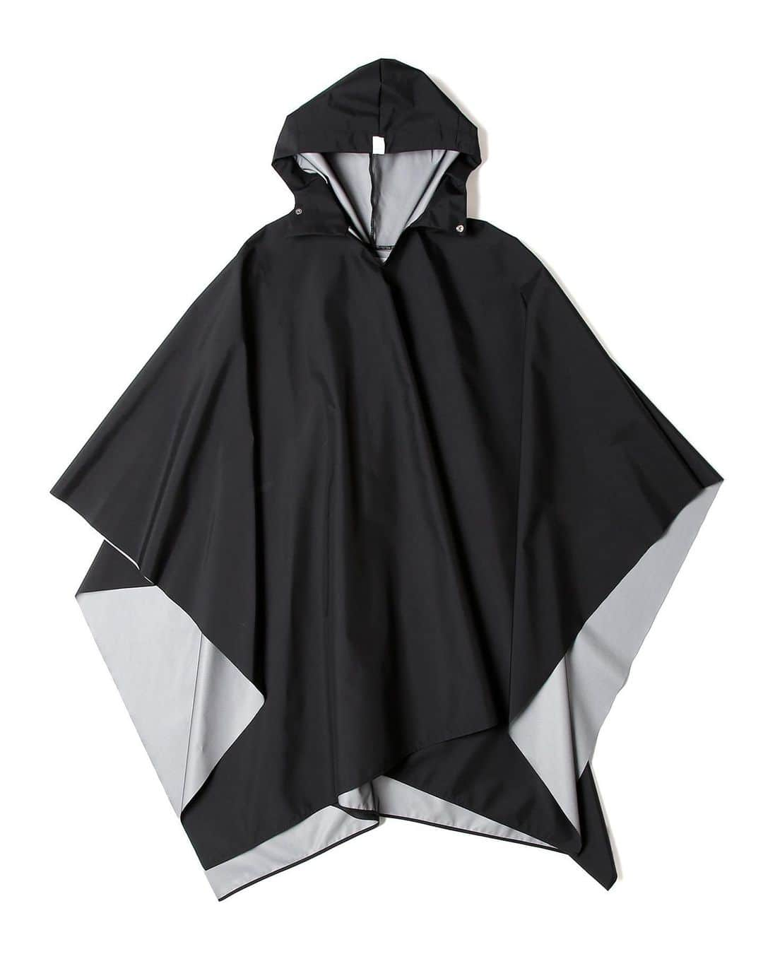 yoshio kuboのインスタグラム：「⁡ 【Online Exclusive】Poncho オンライン限定アイテムが間も無く入荷！ ⁡ 昨年、発売後にすぐに完売したポンチョから、新色のKhakiが登場します。  発売日 : 2023.6.9(金) 8pm ⁡ #yoshiokubo  #thinkbeforewear #ヨシオクボ #ykgf」