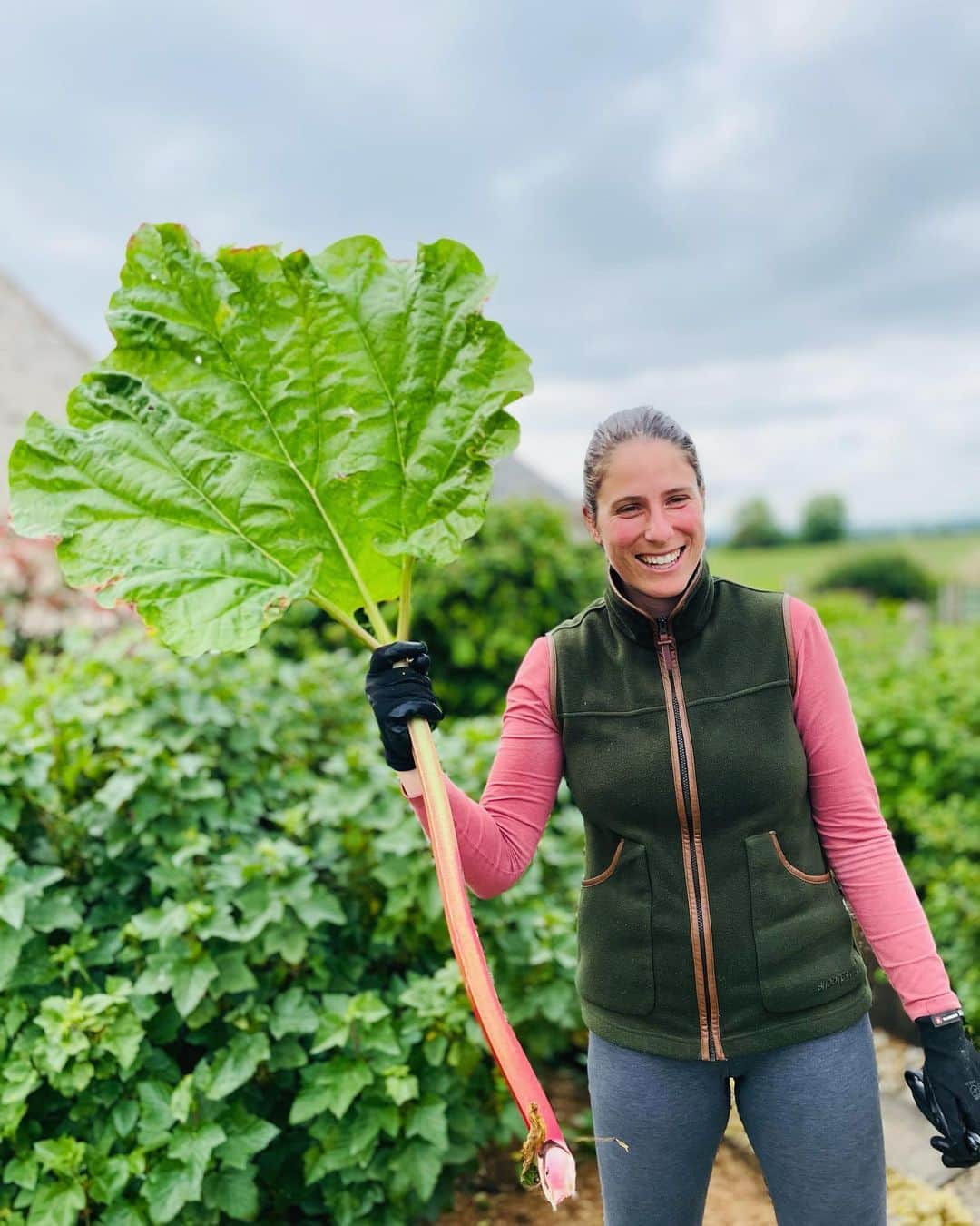 ジョアンナ・コンタさんのインスタグラム写真 - (ジョアンナ・コンタInstagram)「Been taking growing maybe a little too seriously 😳😂🏡」6月5日 17時01分 - johannakonta