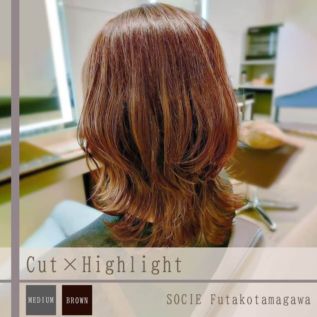 ヘアーサロン ソシエ [公式] のインスタグラム：「気になる白髪をぼかすハイライトカラー✂️  自然なハイライトを入れることで生えてくる白髪を目立たなく！ ハイライトで髪が明るくなりすぎるのが気になる方は ブラウンベースにさりげないコントラストで入れるのがオススメ♪ カットは毛先に動きをつけて大人っぽいけど華やかさも忘れない☆彡  こちらのヘアスタイルはヘアーサロン ソシエ 二子玉川店 @socie_futako_shibaさんが担当したお写真です♪ --------------------------------------------------- <SINCE1960> 時代に先駆けて美容業界をリードし「トータルビューティー」を提供し続けてきたソシエヘアー。その歴史は、創業者、高橋孝が開業した1店のヘアーサロンからはじまります。今後も、ソシエの原点である「ヘアーサロン」としての誇りを持ち続け、プロフェッショナルな技術・おもてなしをご提供してまいります。多くの女性に楽しんで美しくなる体験してほしい。それがソシエヘアーグループの願いです。 --------------------------------------------------- #ソシエヘアー #ジャックモアザン #ソシエ #ヘアー #美容院 #美容室 #サロン #サロンスタイル #サロンモデル #サロモ #スタイル撮影 #モデル募集 #ヘアカット #ヘアサロン #ヘアスタイル #ショート #ショートボブ #ボブ #大人ショート #ミディアム #ミディアムレイヤー #ウルフ #大人ミデァム #大人ヘア #ハイライト #白髪ぼかし #白髪ぼかしハイライト #外はね #外はね #二子玉川美容室#二子玉川」