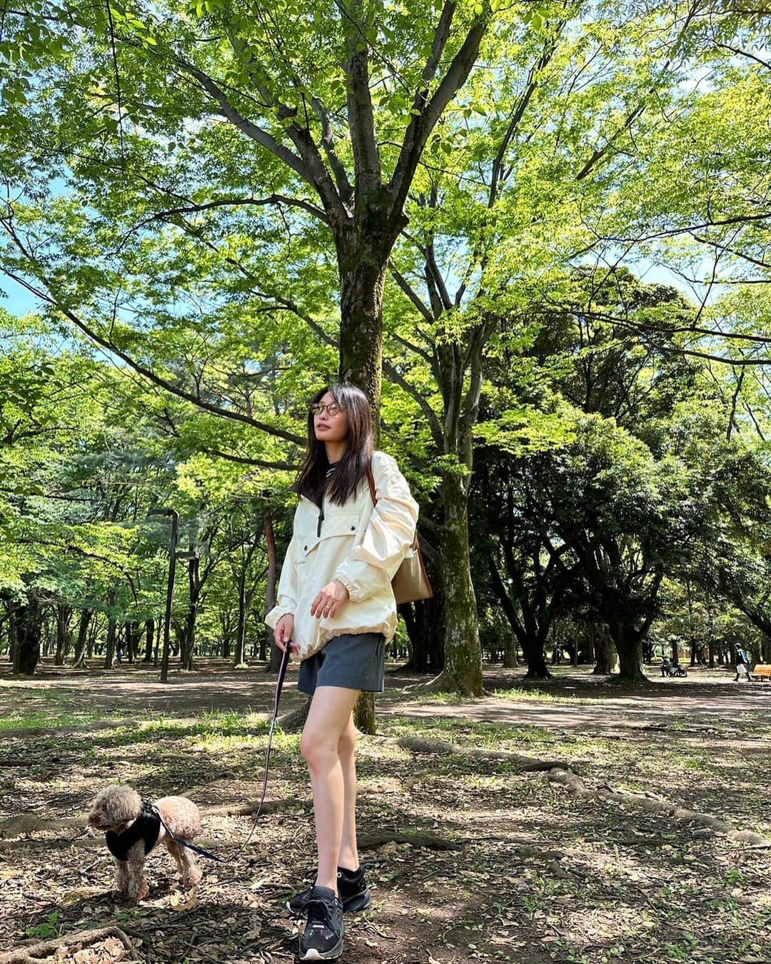 大政絢さんのインスタグラム写真 - (大政絢Instagram)「🐕🚶‍♀️🌿  🕶️ #intimitebyeyevan   縁のpinkが可愛いんです🩷  この日は鞄も @intimite_onemile   👟#toryburch  #今日の絢服」6月5日 17時07分 - aya_omasa_official