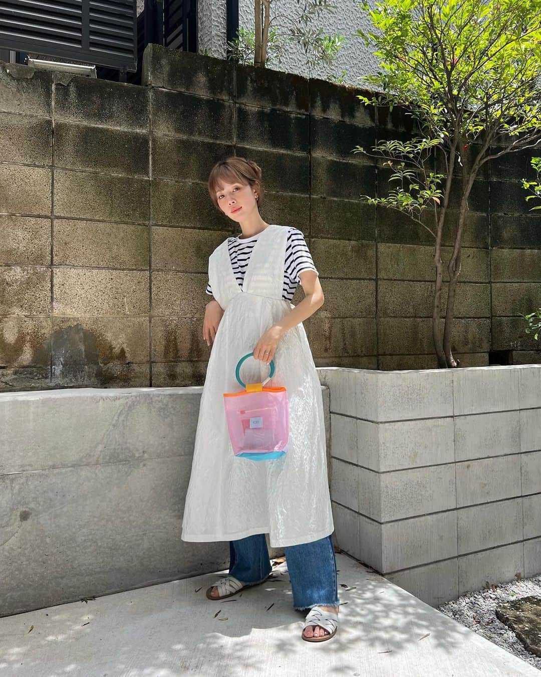 目見田早弥子のインスタグラム：「☁️🤍 @lieulien_lul × @diary____chika の ジャガードジャンパースカートをカジュアルダウンして🍃  ちかコラボ、特にOLさんとかキレイめ系の方が着やすそうな 可愛いお洋服たくさんあるから見てね~🦋🩵」