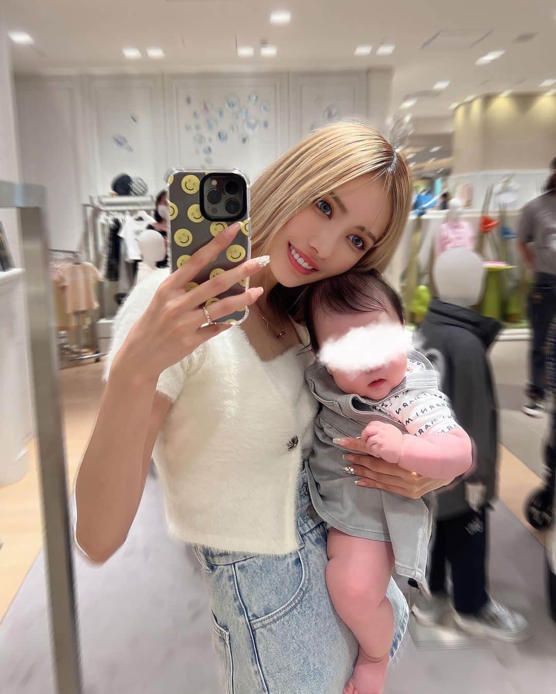 Ayakaのインスタグラム：「. 愛おしいむちむちおハゲちゃん👶🏼♡ . ベビとお揃いの洋服買ってもらったから 一緒に着るの楽しみ😚💖💖 . #mybebe #女の子ママ」