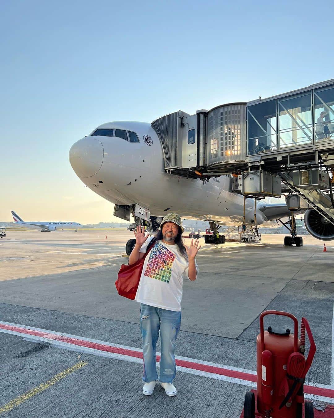 村上隆さんのインスタグラム写真 - (村上隆Instagram)「arrival Aéroport de Paris-Charles-de-Gaulle 👋」6月5日 17時18分 - takashipom