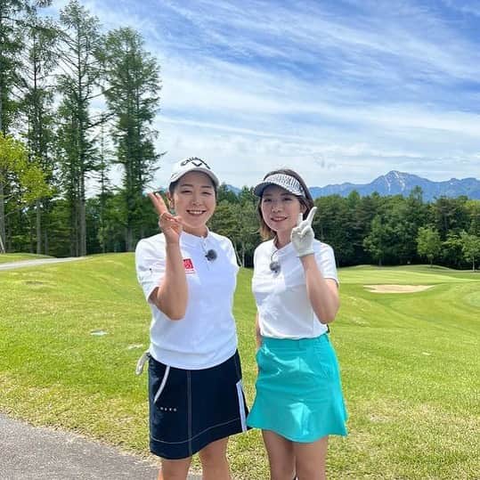 中村香織のインスタグラム：「今日は小竹莉乃ちゃんと @kotakerino  とロケ一緒だったの☺️ ありがとうね✨  #ゴルフ #ゴルフスイング #ゴルフ女子  #プロゴルファー #女子プロゴルファー #ゴルフ好きな人と繋がりたい #golf #golfswing」