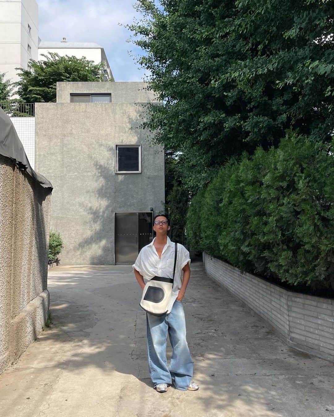 Junyoungさんのインスタグラム写真 - (JunyoungInstagram)「. 흰셔츠 + 청바지 = 여름 🤍💙」6月5日 17時32分 - yanggeng88
