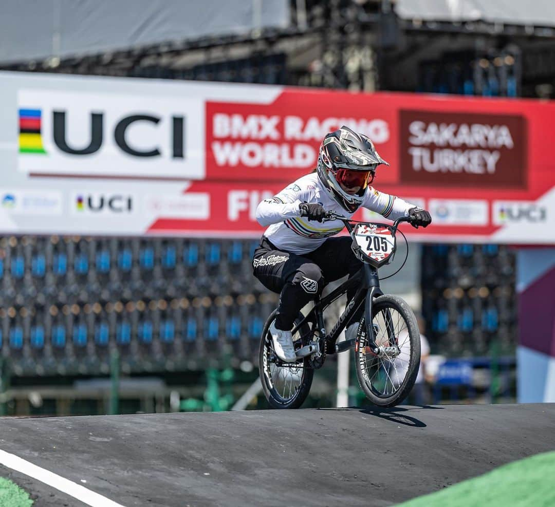 丹野夏波のインスタグラム：「It was pretty tight racing but still happy to put myself into semi finals on Day2 of racing at World Cup! Ready for another Eurocup here in Sakarya! Thank you to the team for supporting 🙏  ワールドカップ第1-2戦は1/4決勝と準決勝で終了しました。 まだまだ足りていないことはあるけど、それでも準決勝まで進出できたことは自信に繋がりました！ ハイレベルなレースの中でも上手く勝ち上がっていけるように頑張ります🔥 応援ありがとうございました。 今週末は同じ会場で行われるヨーロピアンカップに出場します！！  #弱虫ペダルサイクリングチーム #irctire #イノアックリビング #Wiawis #Maviccycling #Oakley #troyleedesigns #KMCChain #WAKOS #agressivedesign #bmxshopcave  @japancyclingfederation   Photo: @navadanet」